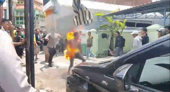 Maling Motor di Gubeng Terbakar saat Diamankan Massa
