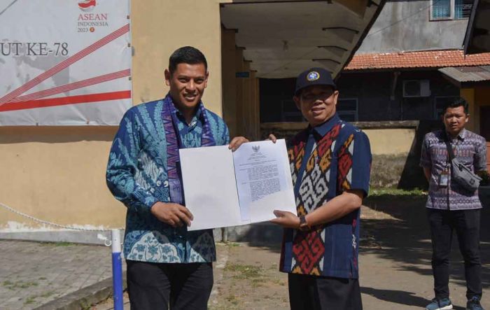 Wali Kota Serahkan Sertifikat Cagar Budaya SMAN 1 Kediri Wali Kota Serahkan Sertifikat Cagar Budaya SMAN 1 Kediri