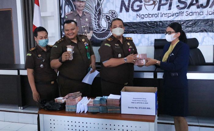 Kejari Kota Batu Pulihkan Kerugian Negara Rp873 Juta dari Kasus Korupsi BPHTB dan PBB Kejari Kota Batu Pulihkan Kerugian Negara Rp873 Juta dari Kasus Korupsi BPHTB dan PBB