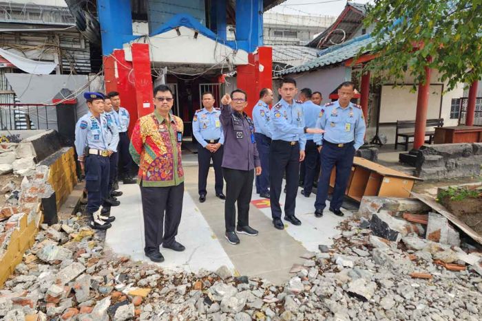 Sekretaris Dirjen Pemasyarakatan Monev Penataan Ulang Rutan Surabaya dan Lapas Pasuruan Sekretaris Dirjen Pemasyarakatan Monev Penataan Ulang Rutan Surabaya dan Lapas Pasuruan