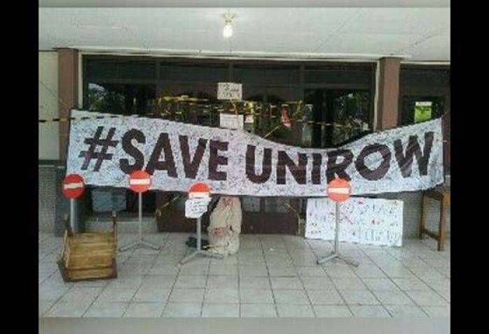 Tak Ditemui Rektor, Mahasiswa Unirow Tuban Segel Ruang Rektorat Tak Ditemui Rektor, Mahasiswa Unirow Tuban Segel Ruang Rektorat