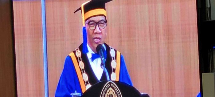 Rektor Undip Baca Salawat dan Doa Tiap Tandatangani Ijazah Mahasiswa, Ini Manfaatnya