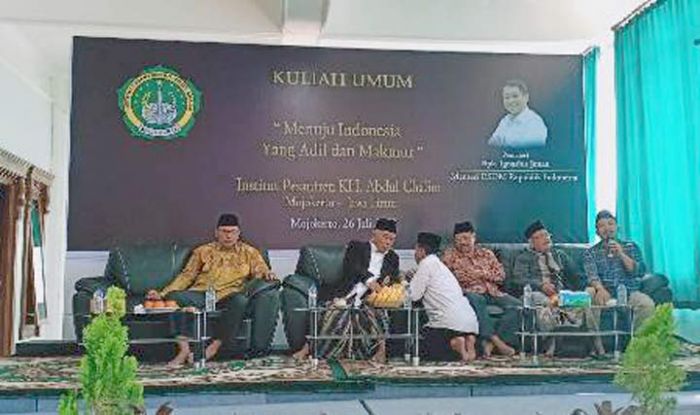 ​Penuhi Nadzar Kemenangan Khofifah-Jokowi, Kiai Asep Umrohkan Tim 35 Kabupaten
