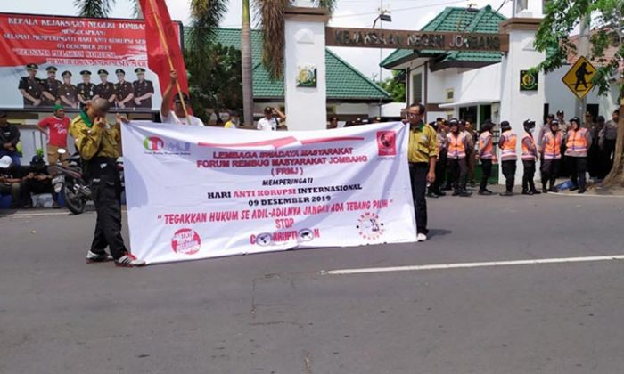 Peringati Hari Anti Korupsi Sedunia, Aktivis Jombang Gelar Aksi Damai