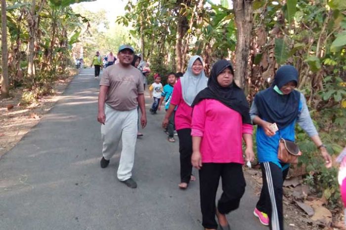 Berhadiah Kambing, Warga Desa Wanglu Kulon Ramai-ramai Ikuti Jalan Sehat