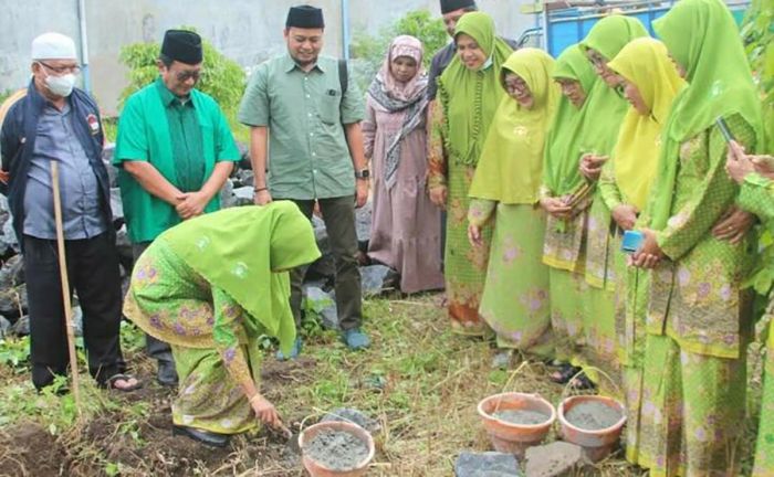 Anggota DPR RI Nur Yasin Letakkan Batu Pertama Pembangunan Mushola PC Muslimat NU Jember