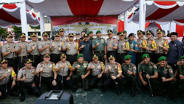 Pakde Karwo Ingatkan Pilkada Ajang Aktualisasi Kekerabatan, Kerukunan, dan Kekeluargaan Pakde Karwo Ingatkan Pilkada Ajang Aktualisasi Kekerabatan, Kerukunan, dan Kekeluargaan