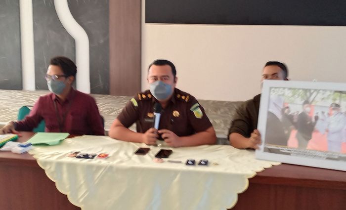 Tak Cukup Bukti, Kejari Gresik Serahkan Dugaan Pungli Atribut Pelantikan 47 Kades ke Inspektorat Tak Cukup Bukti, Kejari Gresik Serahkan Dugaan Pungli Atribut Pelantikan 47 Kades ke Inspektorat