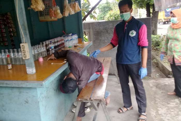 Ngopi di Warkop, Warga Cerme Meninggal dengan Kondisi Duduk Ngopi di Warkop, Warga Cerme Meninggal dengan Kondisi Duduk