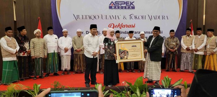 Kiai se-Madura Deklarasi Khofifah-Emil, Ketum Muslimat itu Ngaku Ajak Puasa Kepala OPD Puasa 41 Hari Kiai se-Madura Deklarasi Khofifah-Emil, Ketum Muslimat itu Ngaku Ajak Puasa Kepala OPD Puasa 41 Hari