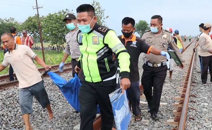 Dengarkan Musik, Truk Tertabrak Kereta di Jombang, Dua Meninggal Dunia Dengarkan Musik, Truk Tertabrak Kereta di Jombang, Dua Meninggal Dunia
