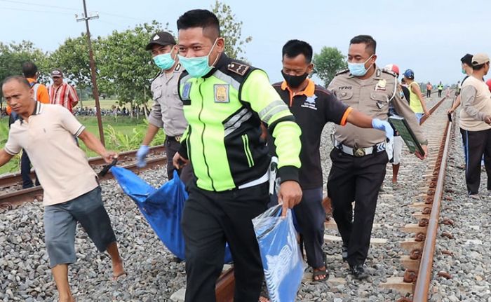 ​Dengarkan Musik, Truk Tertabrak Kereta di Jombang, Dua Meninggal Dunia