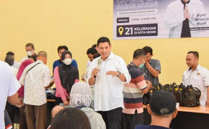 Tinjau OPM Ramadhan di Kelurahan Setonopande, Wali Kota Kediri Ajak Masyarakat Bijak Berbelanja