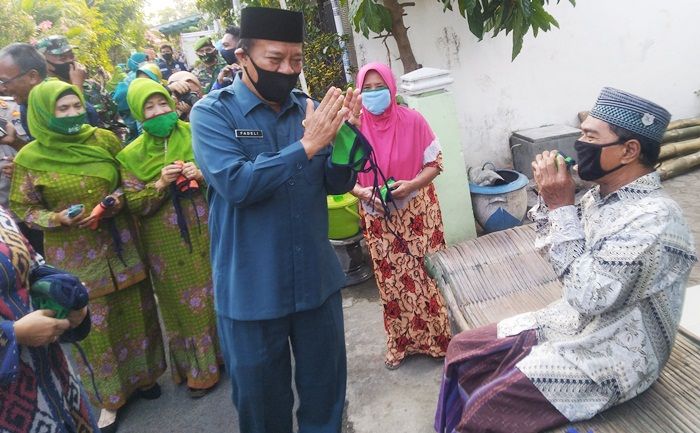 Forkopimda Lamongan Sebar Sejuta Masker Secara Door to Door