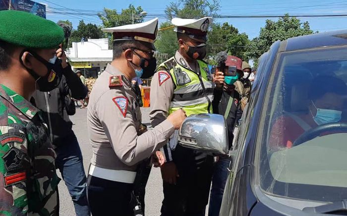 Jalur Utama Blitar-Kediri Disekat, Puluhan Kendaraan Diminta Putar Balik