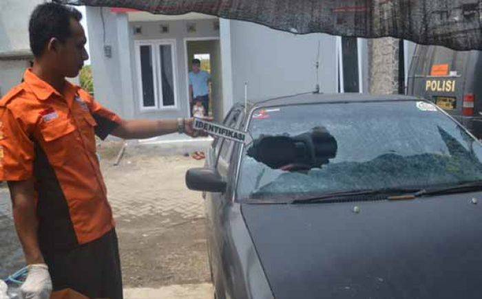 Mobil Milik Lembaga Pemantau Pilkada di Kediri Dipecah Orang tak Dikenal Mobil Milik Lembaga Pemantau Pilkada di Kediri Dipecah Orang tak Dikenal