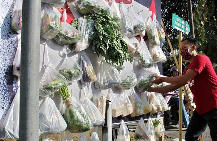 ​Sayur Gratis, Upaya Warga Kota Kediri untuk Berbagi Secara Mandiri Kala Pandemi