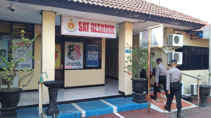 Pengusaha Mi Ayam Diduga Pemeran Video Syur di Ngawi Melarikan Diri Pengusaha Mi Ayam Diduga Pemeran Video Syur di Ngawi Melarikan Diri