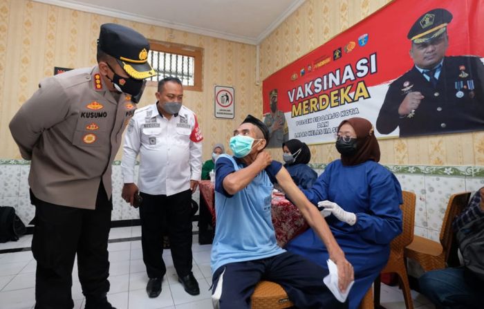 Sebanyak 1.156 Warga Binaan Lapas Kelas II A Sidoarjo Disuntik Vaksin Covid-19 Sebanyak 1.156 Warga Binaan Lapas Kelas II A Sidoarjo Disuntik Vaksin Covid-19