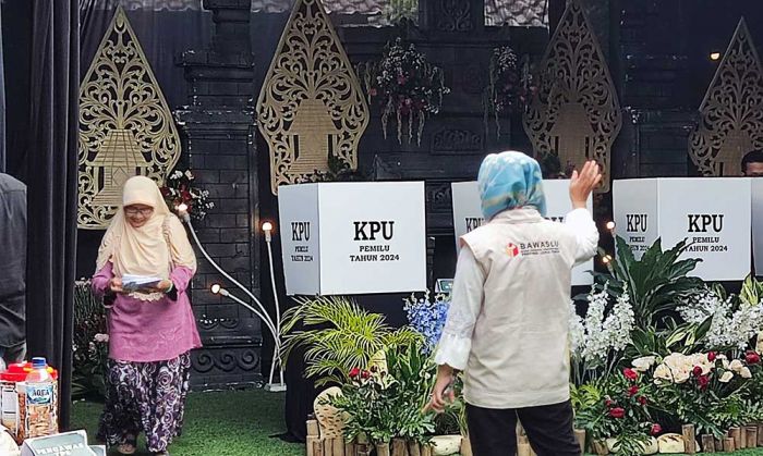 Pj Wali Kota Kediri Keliling Naik Sepeda Kunjungi TPS Unik Pj Wali Kota Kediri Keliling Naik Sepeda Kunjungi TPS Unik