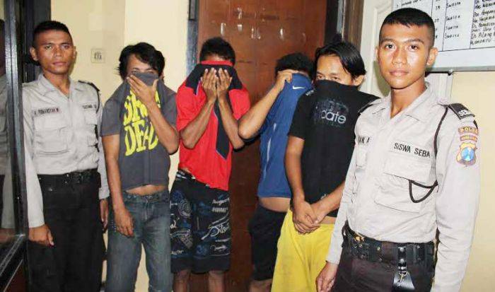 Hilangkan Lelah, 4 Sopir Truk di Sidoarjo ini Berjudi Hilangkan Lelah, 4 Sopir Truk di Sidoarjo ini Berjudi