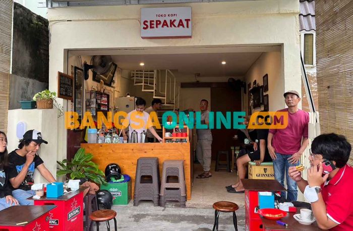 Nyobain Kopi Butter Murah di Kawasan Kodam Surabaya Nyobain Kopi Butter Murah di Kawasan Kodam Surabaya