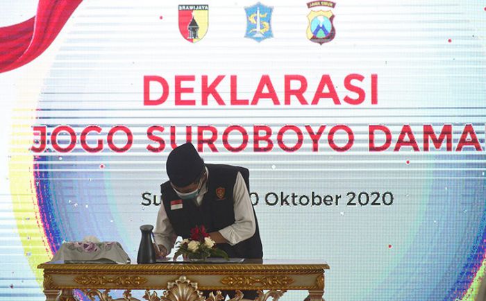 Deklarasi Jogo Suroboyo Damai, Wali Kota Risma: Mari Kita Bergandengan Tangan Jaga Surabaya Deklarasi Jogo Suroboyo Damai, Wali Kota Risma: Mari Kita Bergandengan Tangan Jaga Surabaya