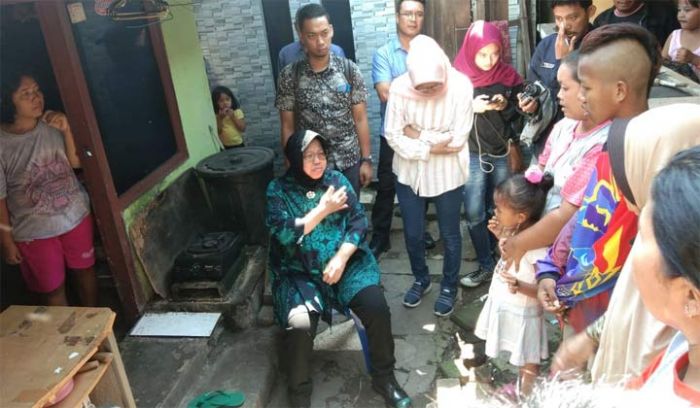 Kunjungan Ketujuh, Risma Siap Pindahkan Keluarga Almarhum ke Rusun Kunjungan Ketujuh, Risma Siap Pindahkan Keluarga Almarhum ke Rusun