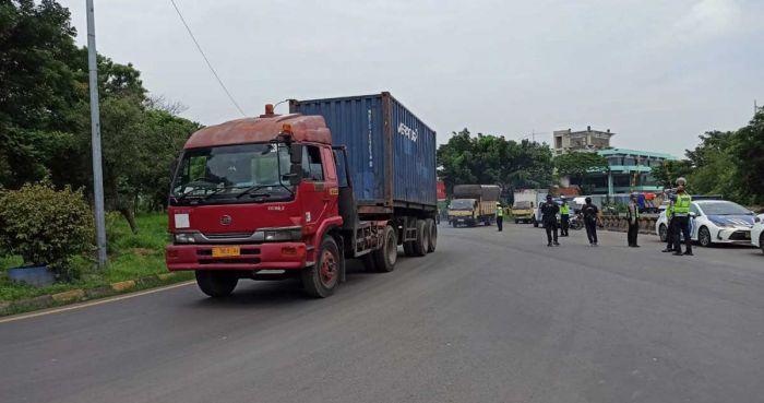 Ditlantas Polda Jatim Batasi Angkutan Barang saat Libur Nataru 2025/2026