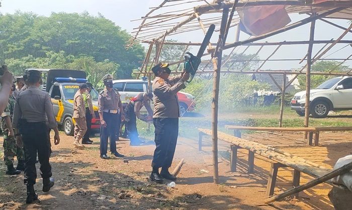 Berantas Penyakit Masyarakat, Polres Mojokerto Bongkar Tempat Judi Sabung Ayam di Ngoro Berantas Penyakit Masyarakat, Polres Mojokerto Bongkar Tempat Judi Sabung Ayam di Ngoro