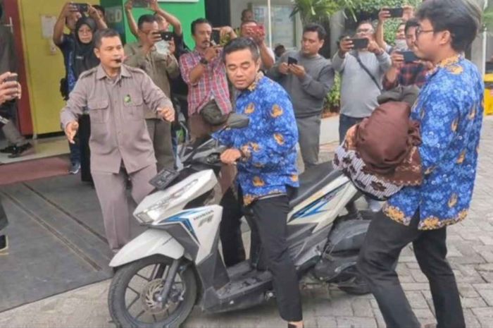 Diduga Usai Santap MBG, 13 Siswa SMAN 2 Lamongan Keracunan Diduga Usai Santap MBG, 13 Siswa SMAN 2 Lamongan Keracunan