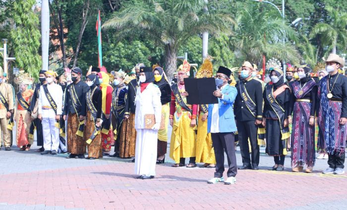 Seluruh Peserta Upacara Sumpah Pemuda di Gresik Kenakan Pakaian Adat