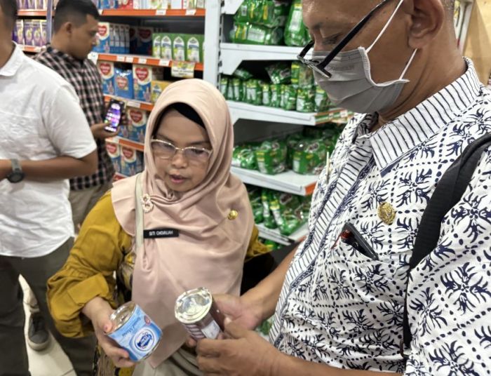 TPID Temukan Kemasan Susu Rusak saat Pantau Harga Bapok di Pasar Tradisional dan Supermarket TPID Temukan Kemasan Susu Rusak saat Pantau Harga Bapok di Pasar Tradisional dan Supermarket