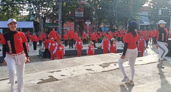 Pecahkan Rekor MURI, Ratusan Pengurus dan Kader PDIP Gresik Ikuti Sicita Pecahkan Rekor MURI, Ratusan Pengurus dan Kader PDIP Gresik Ikuti Sicita