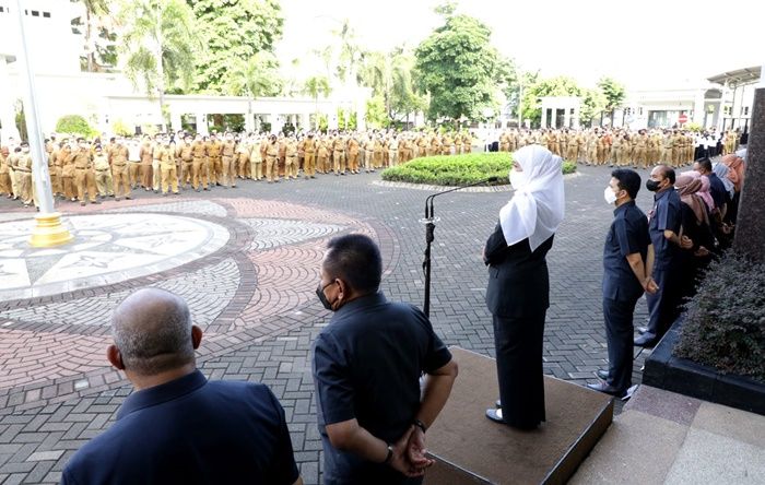 Pimpin Apel Penghujung Tahun 2021, Gubernur Khofifah Ajak ASN Jatim Pelihara Optimisme Jatim Bangkit Pimpin Apel Penghujung Tahun 2021, Gubernur Khofifah Ajak ASN Jatim Pelihara Optimisme Jatim Bangkit