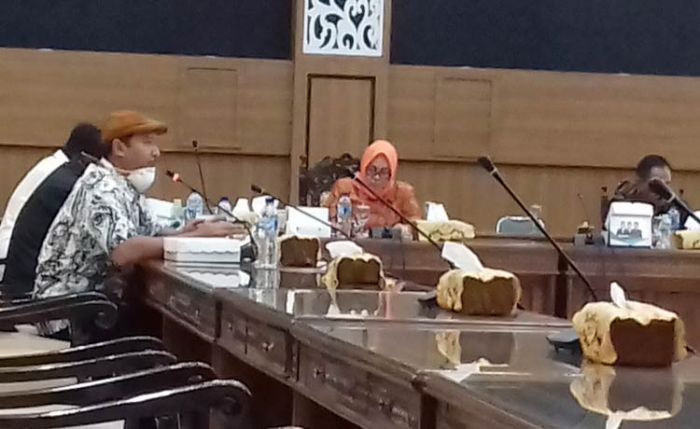 Warga Kota Probolinggo yang Terdampak Covid-19 Wajib Mendapatkan Bantuan Warga Kota Probolinggo yang Terdampak Covid-19 Wajib Mendapatkan Bantuan