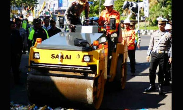 Polres Batu Musnahkan 1662 Botol Miras Hasil Operasi Pekat