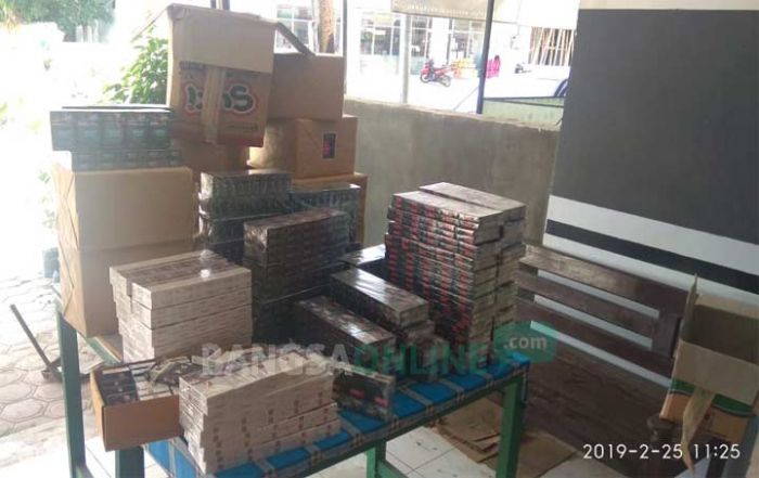Bea Cukai Sita Rokok Ilegal Bernilai Hampir 100 Juta di Pinggiran Blitar Bea Cukai Sita Rokok Ilegal Bernilai Hampir 100 Juta di Pinggiran Blitar