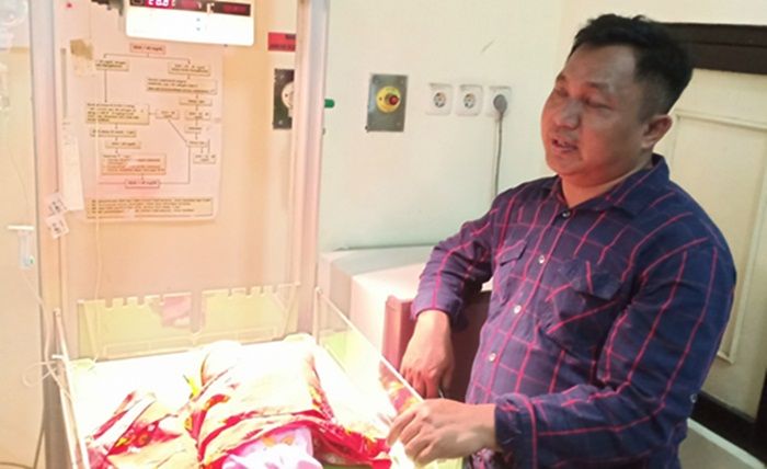 Temuan Bayi Perempuan di Dapur Terbuka Hebohkan Warga Klampok Kota Blitar Temuan Bayi Perempuan di Dapur Terbuka Hebohkan Warga Klampok Kota Blitar