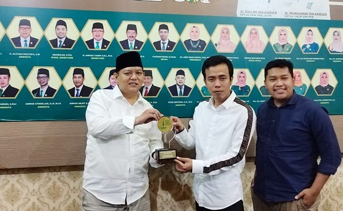 Ketua FPKB DPRD Jatim Fauzan Fuadi Salut Jurnalis Nahdliyin Tetap Berkarya di Tengah Pandemi Ketua FPKB DPRD Jatim Fauzan Fuadi Salut Jurnalis Nahdliyin Tetap Berkarya di Tengah Pandemi