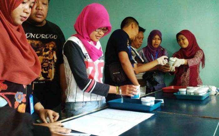 Wartawan Sidoarjo Dites Urine Mendadak Wartawan Sidoarjo Dites Urine Mendadak