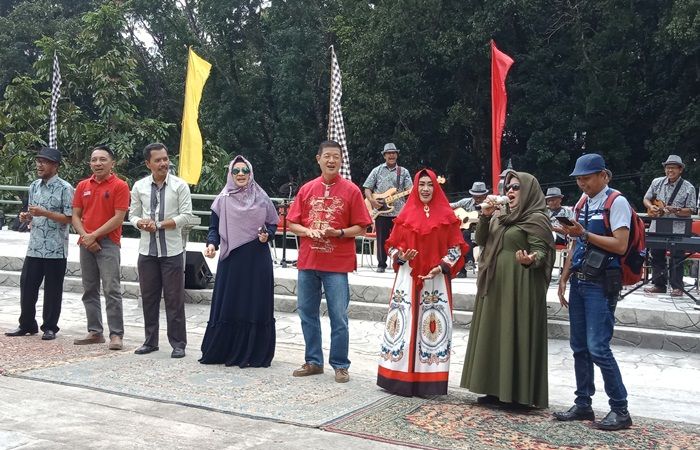 Pagelaran Keroncong DK3P Bikin Anggota DPR RI Berjoget Pagelaran Keroncong DK3P Bikin Anggota DPR RI Berjoget