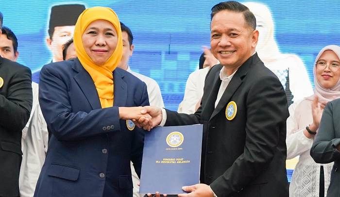 Lantik PW IKA Unair Kepri, Khofifah Sampaikan 3 Hal Penting untuk Alumni Lantik PW IKA Unair Kepri, Khofifah Sampaikan 3 Hal Penting untuk Alumni