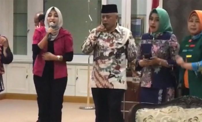 Viral Bupati Malang Karaoke dan Joget di Ruang Kerja Kantor Pemkab, Netizen: Astaghfirullahaladzim Viral Bupati Malang Karaoke dan Joget di Ruang Kerja Kantor Pemkab, Netizen: Astaghfirullahaladzim