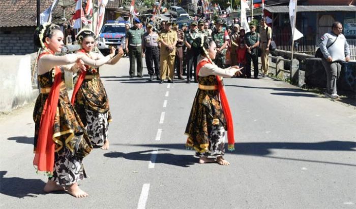 Tari Gambyong Sambut Kedatangan Wasev TMMD di Trenggalek Tari Gambyong Sambut Kedatangan Wasev TMMD di Trenggalek