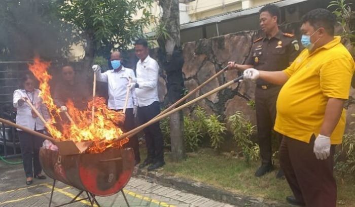 Kejari Lamongan Musnahkan Sabu, Ekstasi, hingga Ratusan Barang Bukti Perkara Pidana Inkrah