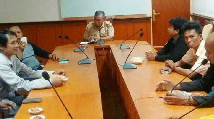 Forum Korban Banjir Sampang Kecewa, Sekdakab Terkesan Hindari Pertemuan Forum Korban Banjir Sampang Kecewa, Sekdakab Terkesan Hindari Pertemuan