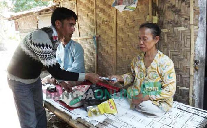 Rumah Satu Beri Santunan Nenek Tuna Daksa yang Luput dari Perhatian Pemerintah Rumah Satu Beri Santunan Nenek Tuna Daksa yang Luput dari Perhatian Pemerintah
