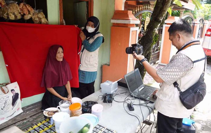 Rekam E-KTP untuk Warga Disabilitas, Petugas Dispendukcapil Kabupaten Kediri Keliling Kampung