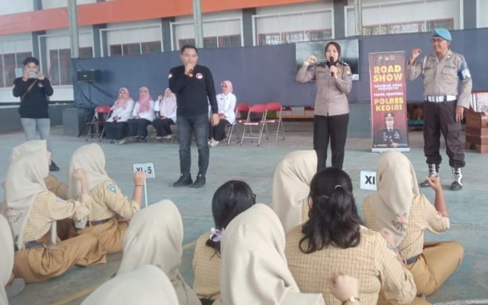 Polres Kediri Beri Penyuluhan Bahaya Narkoba Ke SMAN 1 Gurah